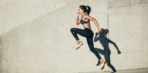 Person running to lose belly fat